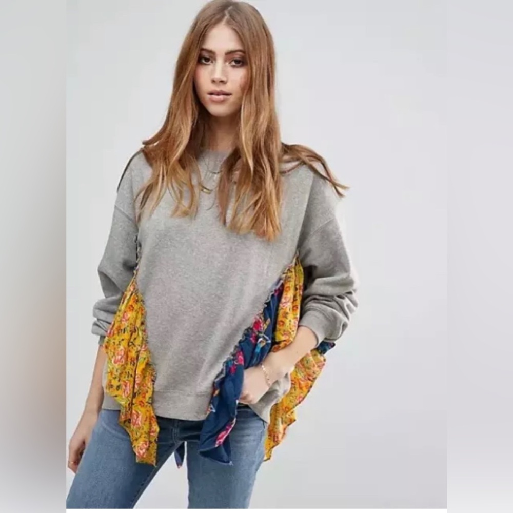 FREE PEOPLE SHE’S JUST CUTE RUFFLE PULLOVER SWEATSHIRT‎ IN GRAY RUFFLE SZ-XS/M